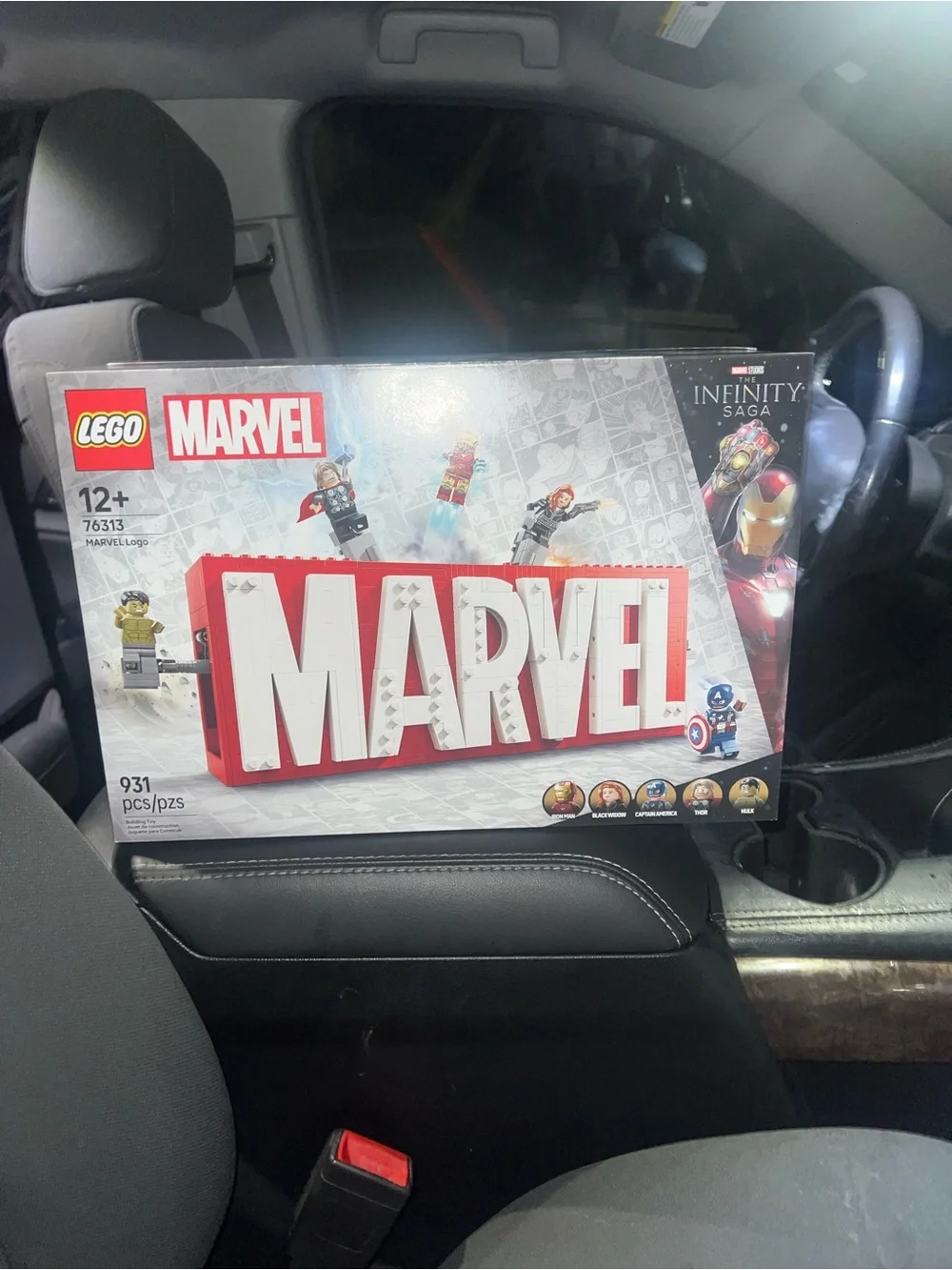 Lego Marvel MARVEL Logo Display Set - White & Red
